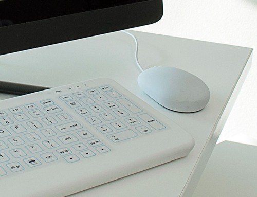 kabelgebundene Hygiene-Maus am Computerarbeitsplatz